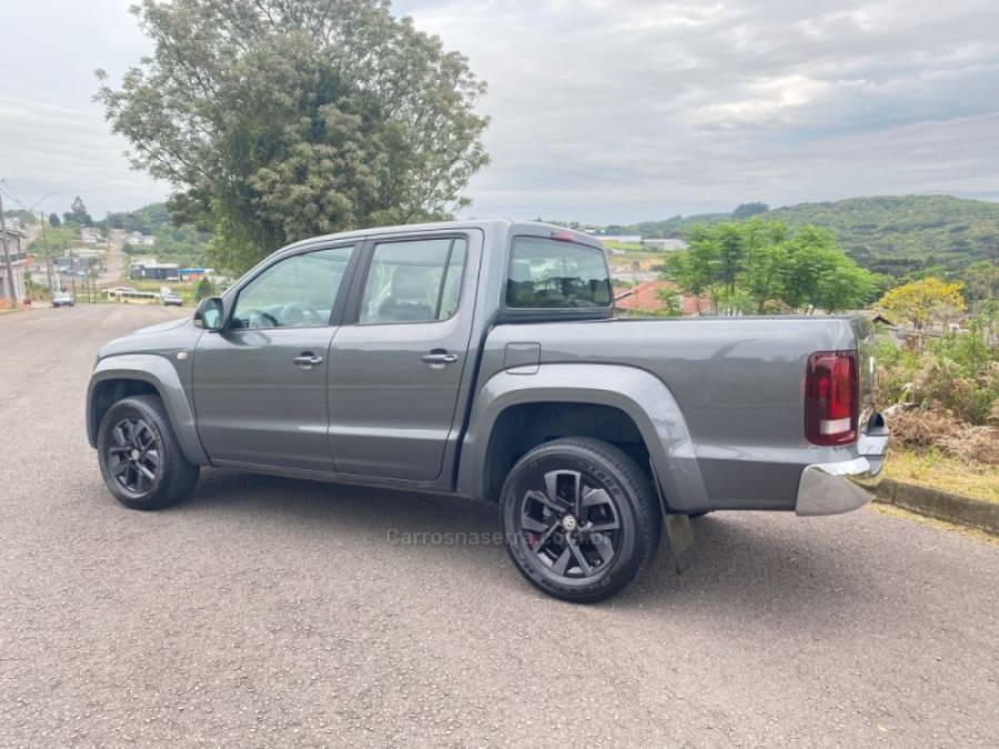 VOLKSWAGEN - AMAROK - 2023/2023 - Cinza - R$ 195.000,00