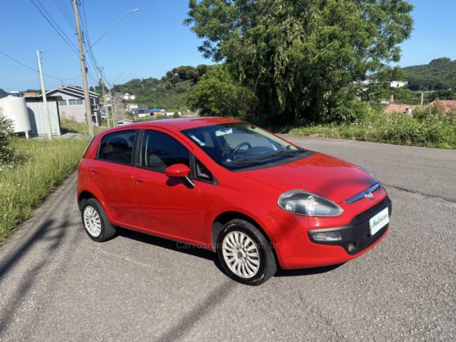 FIAT - PUNTO - 2013/2014 - Vermelha - R$ 41.000,00