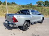 TOYOTA - HILUX - 2023/2023 - Prata - R$ 270.000,00