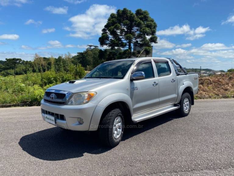 TOYOTA - HILUX - 2006/2006 - Prata - R$ 92.500,00