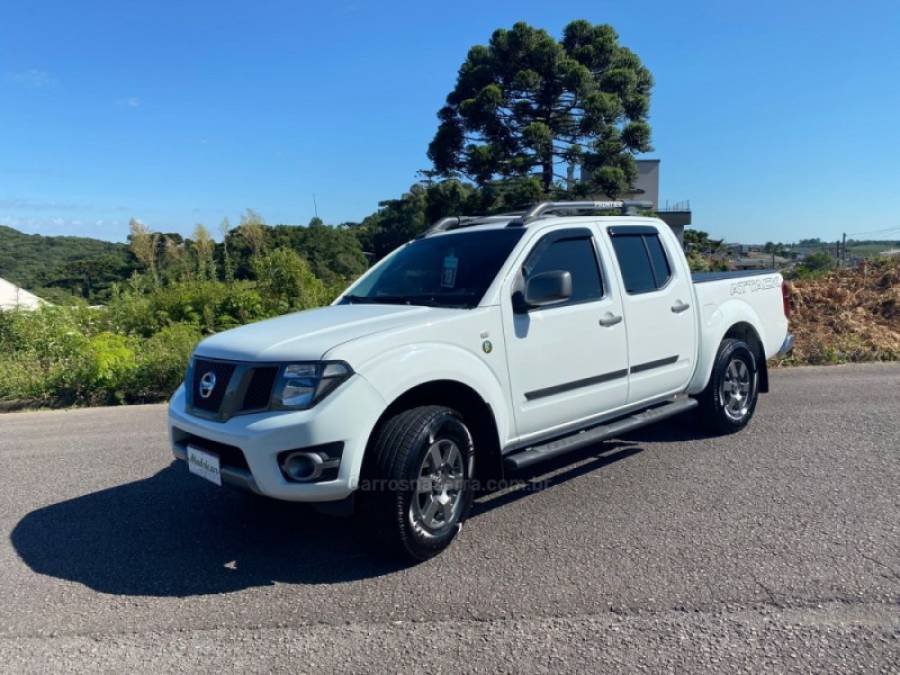 NISSAN - FRONTIER - 2012/2013 - Branca - R$ 105.000,00