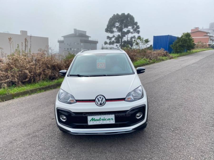 VOLKSWAGEN - UP - 2019/2020 - Branca - R$ 68.000,00
