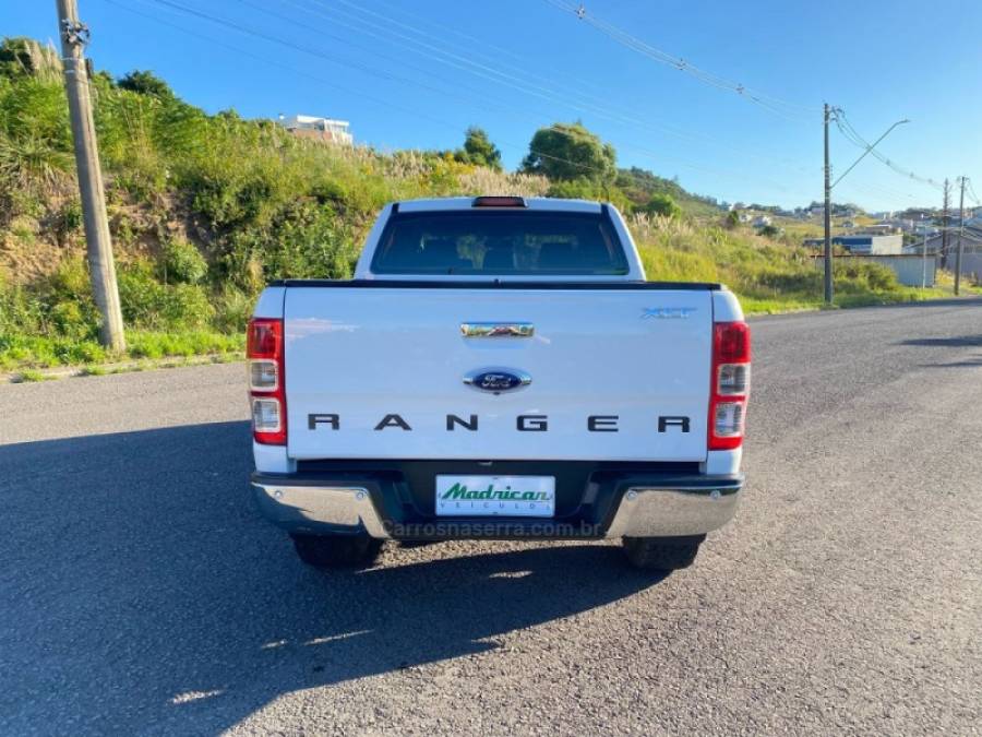 FORD - RANGER - 2018/2019 - Branca - R$ 155.000,00