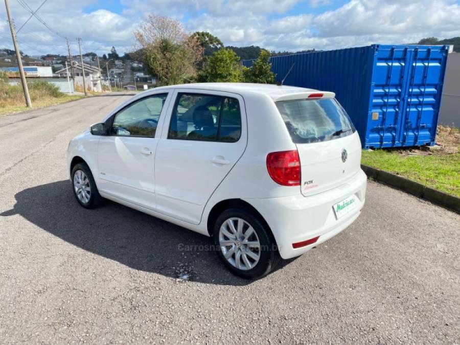 VOLKSWAGEN - FOX - 2012/2012 - Branca - R$ 32.500,00