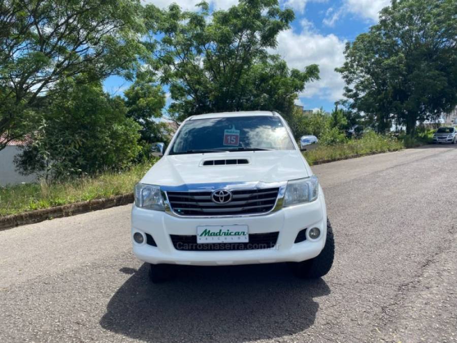 TOYOTA - HILUX - 2014/2015 - Branca - R$ 125.000,00