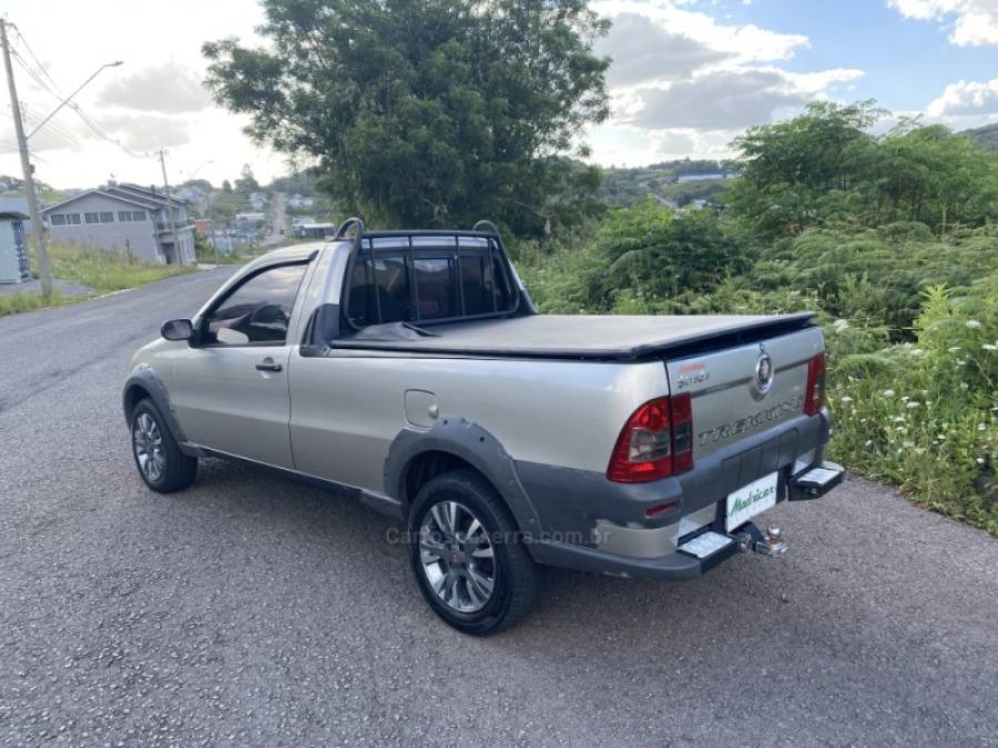 FIAT - STRADA - 2009/2010 - Bege - R$ 36.000,00