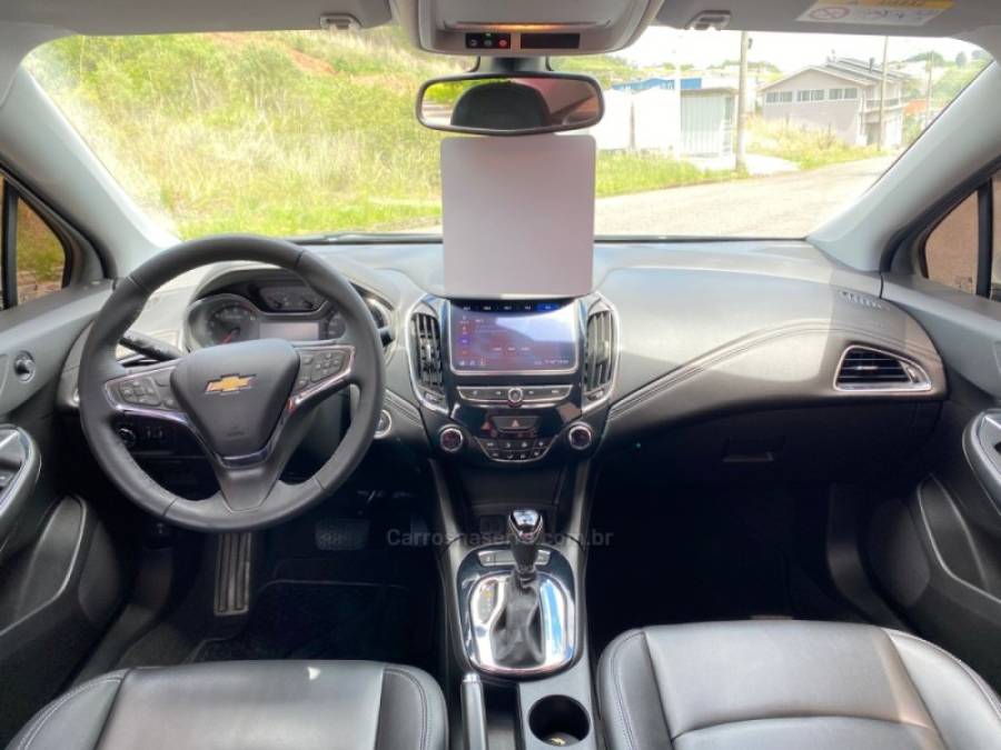 CHEVROLET - CRUZE - 2022/2023 - Branca - R$ 117.000,00