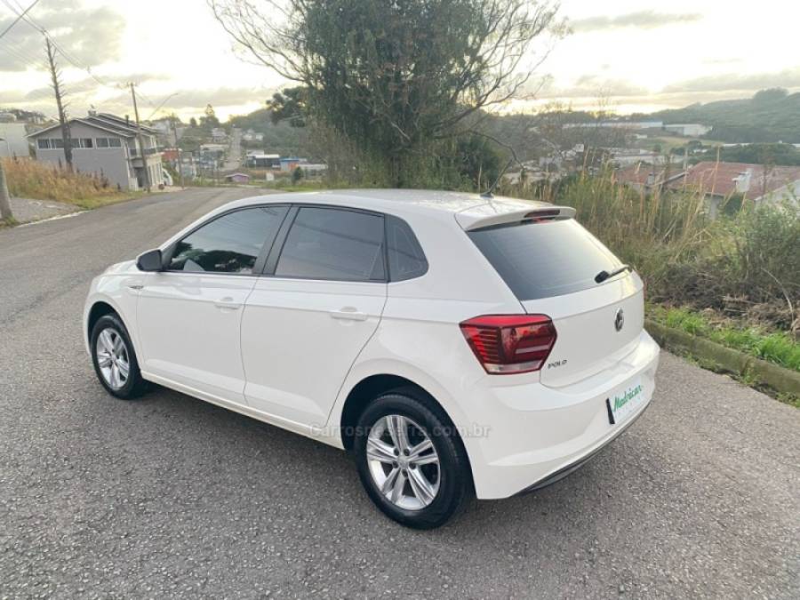 VOLKSWAGEN - POLO - 2018/2019 - Branca - R$ 63.500,00