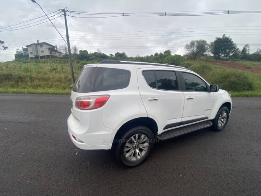 CHEVROLET - TRAILBLAZER - 2017/2018 - Branca - R$ 155.000,00