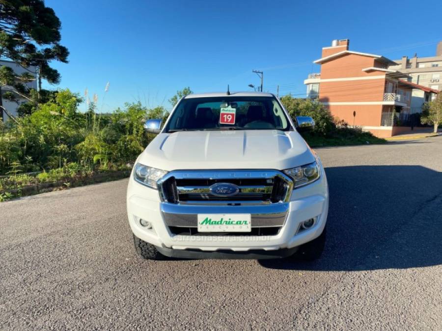 FORD - RANGER - 2018/2019 - Branca - R$ 155.000,00