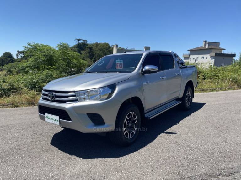 TOYOTA - HILUX - 2016/2017 - Prata - R$ 139.900,00