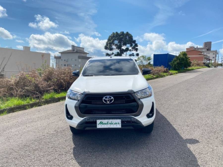 TOYOTA - HILUX - 2024/2024 - Branca - R$ 230.000,00