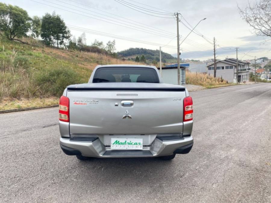 MITSUBISHI - L200 TRITON - 2017/2018 - Prata - R$ 150.000,00