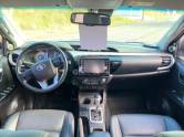 TOYOTA - HILUX - 2023/2023 - Prata - R$ 270.000,00