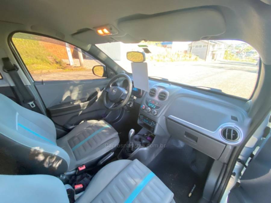 CHEVROLET - MONTANA - 2012/2013 - Prata - R$ 46.000,00