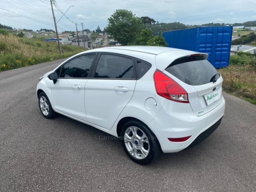 FORD - FIESTA - 2017/2017 - Branca - R$ 55.000,00