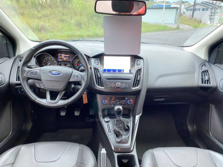 FORD - FOCUS - 2017/2017 - Branca - R$ 69.000,00