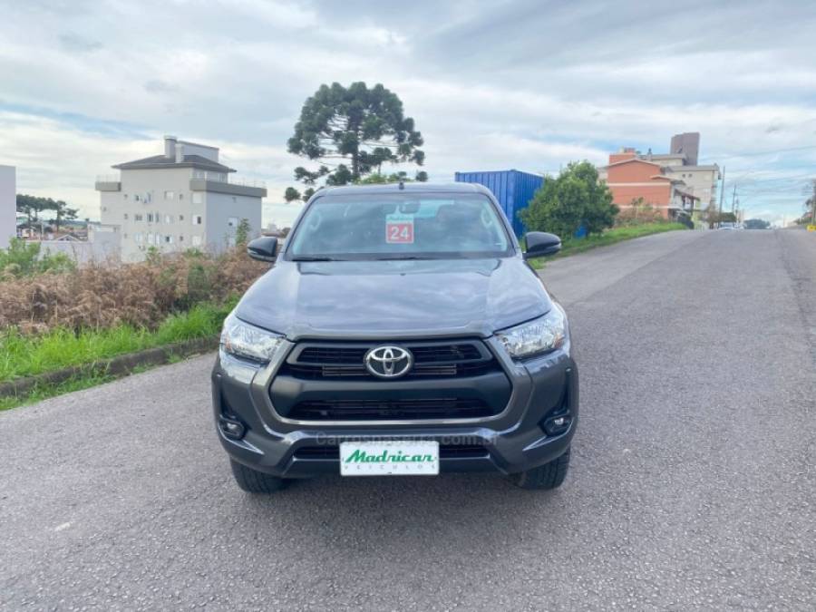TOYOTA - HILUX - 2023/2024 - Cinza - R$ 235.000,00