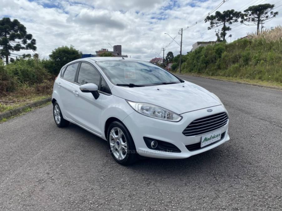 FORD - FIESTA - 2014/2015 - Branca - R$ 43.300,00