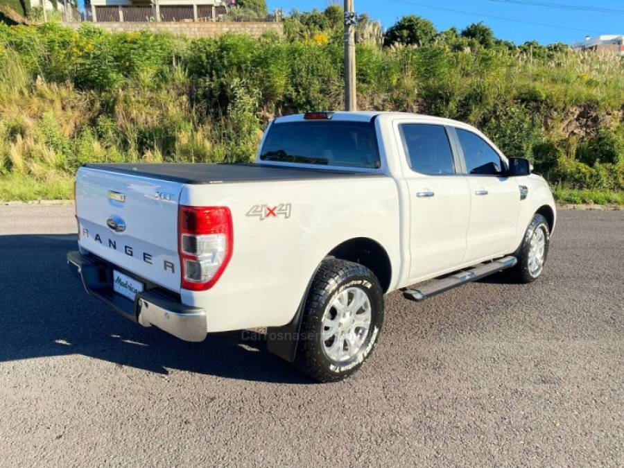 FORD - RANGER - 2018/2019 - Branca - R$ 155.000,00