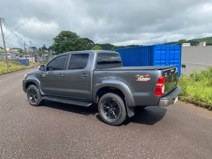 TOYOTA - HILUX - 2012/2013 - Cinza - R$ 127.000,00