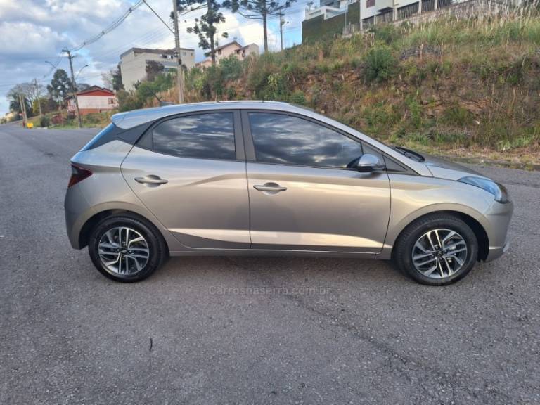 HYUNDAI - HB20 - 2021/2022 - Dourada - R$ 73.000,00
