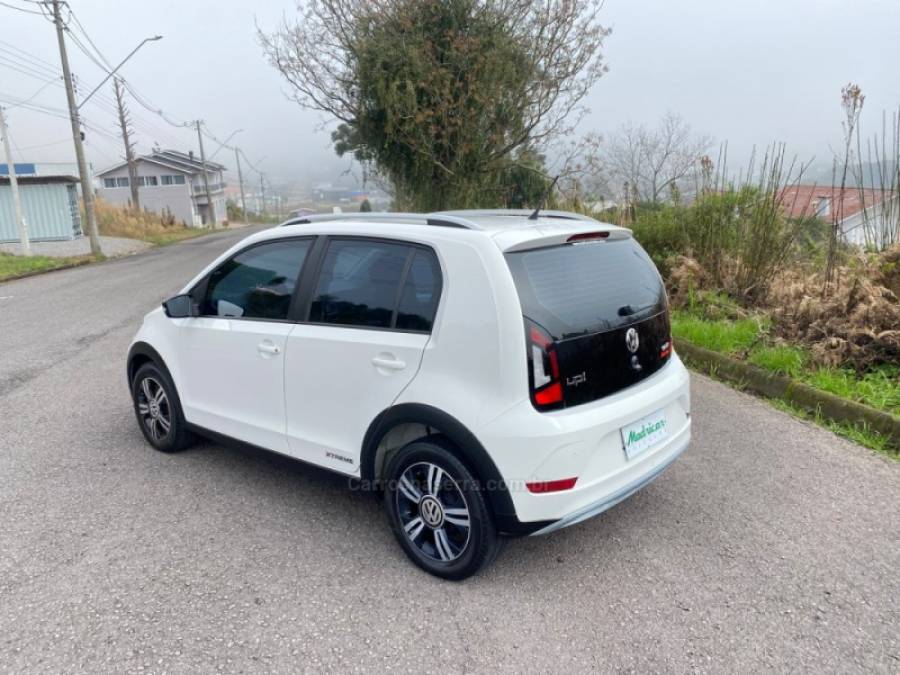 VOLKSWAGEN - UP - 2019/2020 - Branca - R$ 68.000,00