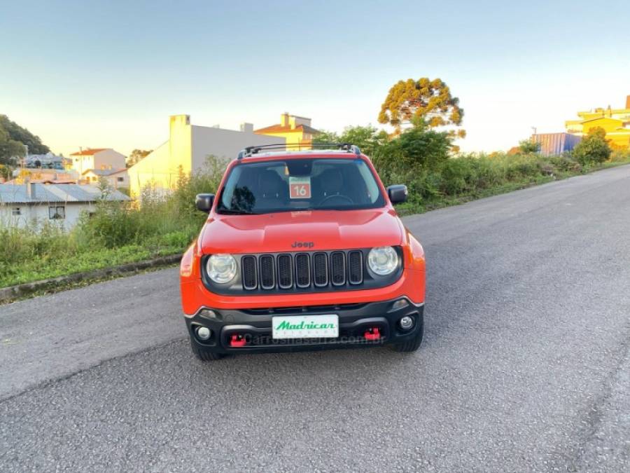 JEEP - RENEGADE - 2015/2016 - Laranja - R$ 83.000,00
