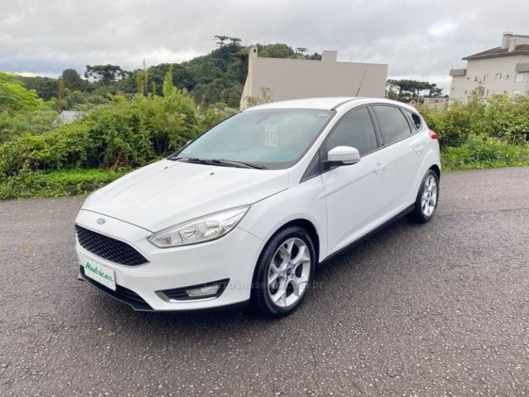 FORD - FOCUS - 2017/2017 - Branca - R$ 69.000,00
