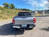 TOYOTA - HILUX - 2023/2023 - Prata - R$ 270.000,00