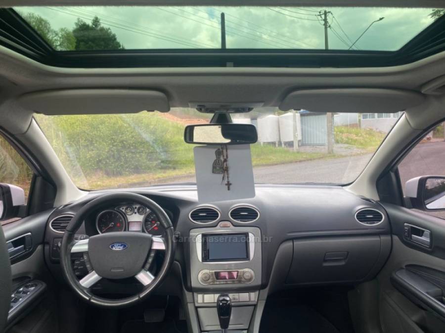 FORD - FOCUS - 2011/2012 - Branca - R$ 45.300,00