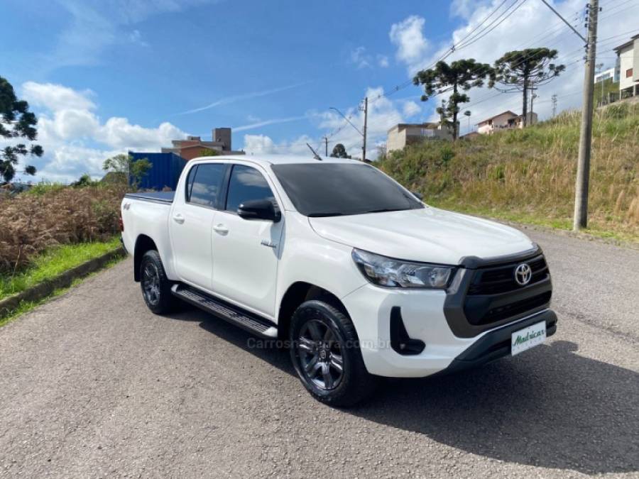 TOYOTA - HILUX - 2024/2024 - Branca - R$ 230.000,00