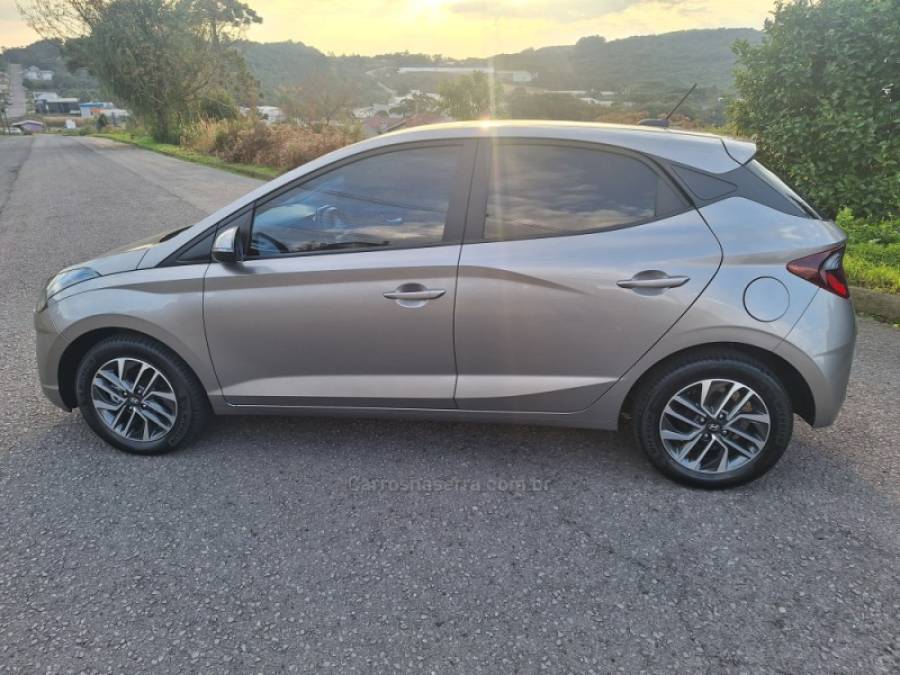 HYUNDAI - HB20 - 2021/2022 - Dourada - R$ 73.000,00