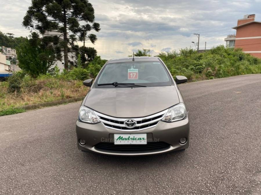 TOYOTA - ETIOS - 2016/2017 - Cinza - R$ 60.000,00