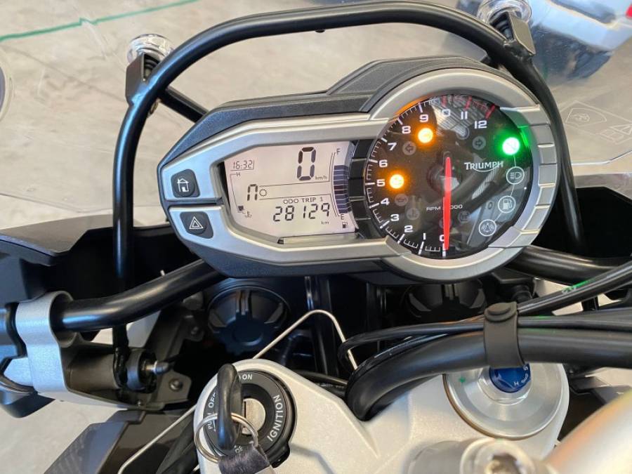 TRIUMPH - TIGER EXPLORER - 2015/2016 - Cinza - R$ 56.000,00