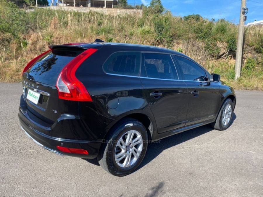 VOLVO - XC60 - 2015/2016 - Preta - R$ 86.000,00