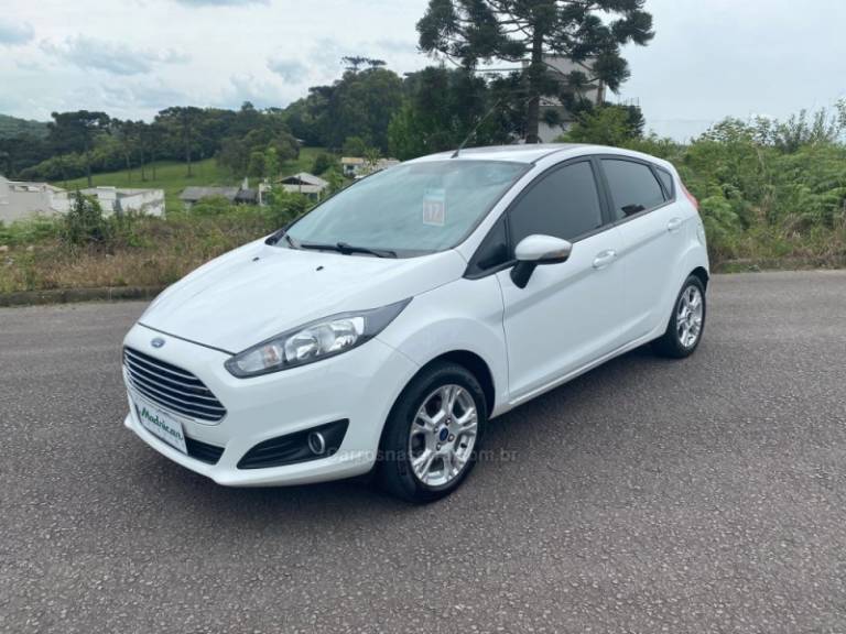 FORD - FIESTA - 2017/2017 - Branca - R$ 55.000,00