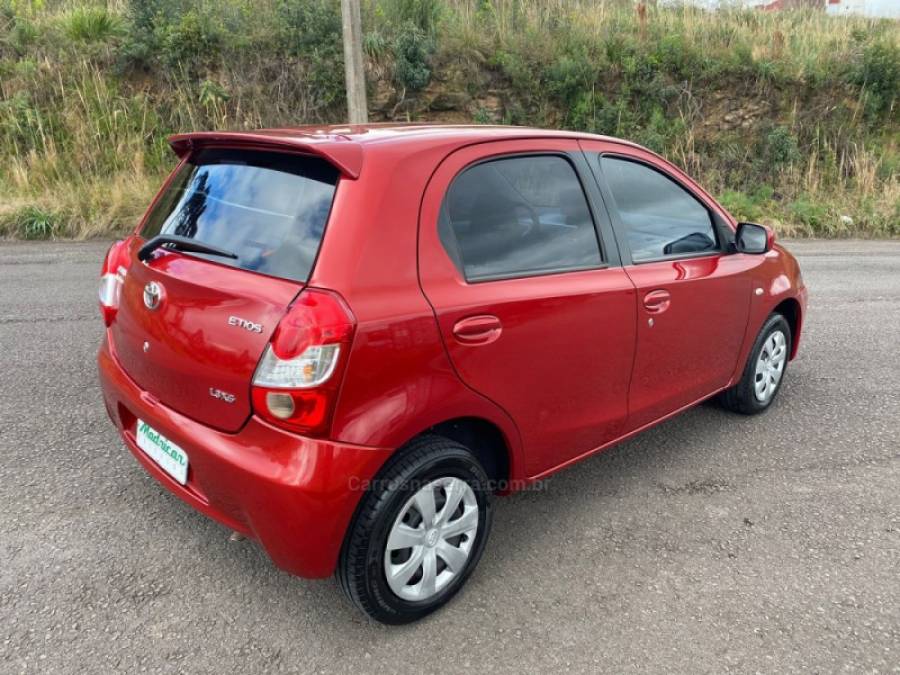 TOYOTA - ETIOS - 2013/2013 - Vermelha - R$ 40.000,00