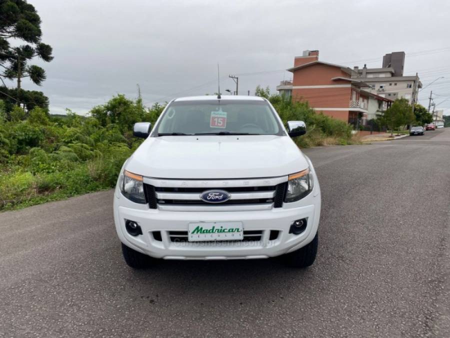 FORD - RANGER - 2015/2015 - Branca - R$ 98.000,00