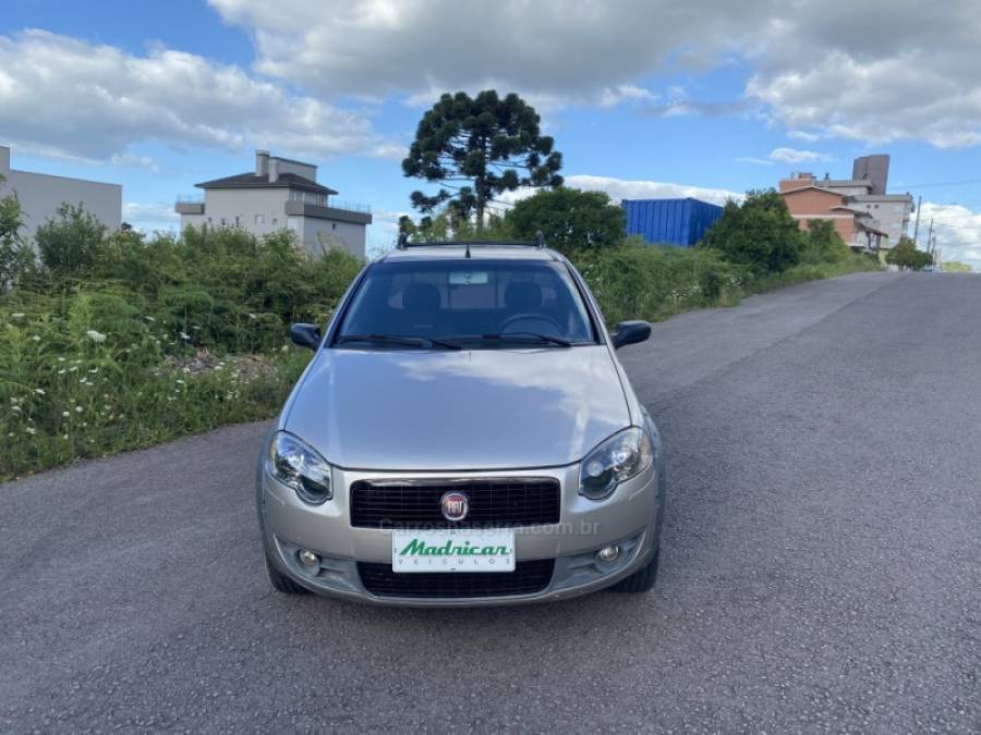 FIAT - STRADA - 2009/2010 - Bege - R$ 36.000,00