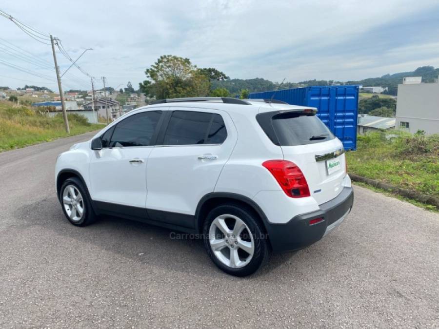 CHEVROLET - TRACKER - 2014/2015 - Branca - R$ 75.000,00