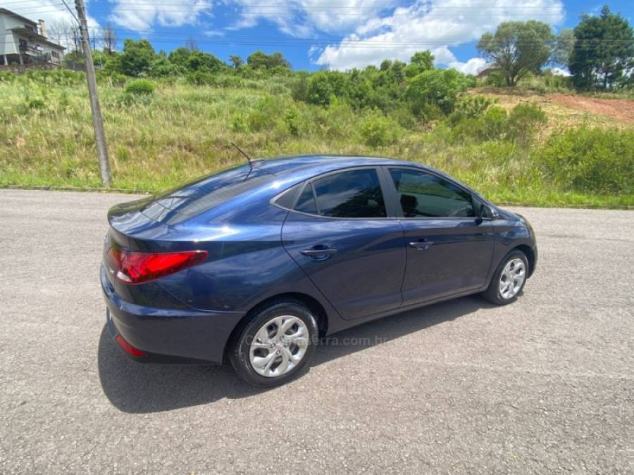 HYUNDAI - HB20S - 2022/2022 - Azul - R$ 76.000,00