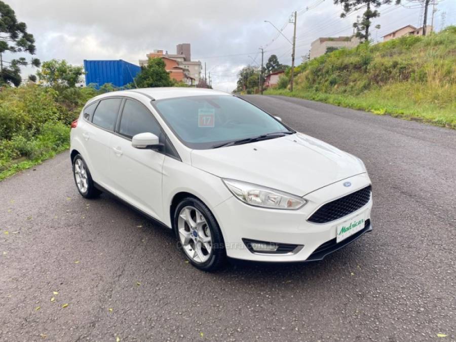 FORD - FOCUS - 2017/2017 - Branca - R$ 69.000,00