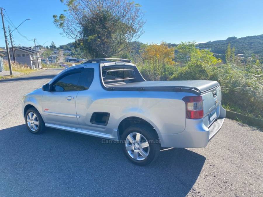 CHEVROLET - MONTANA - 2012/2013 - Prata - R$ 46.000,00