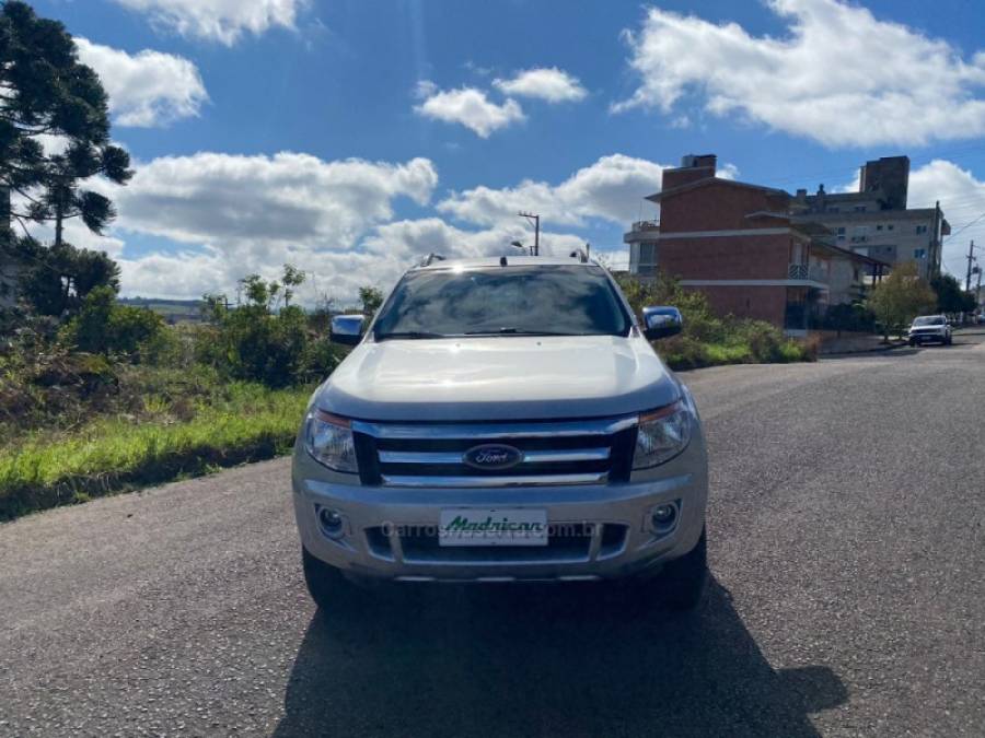 FORD - RANGER - 2015/2016 - Prata - R$ 125.000,00