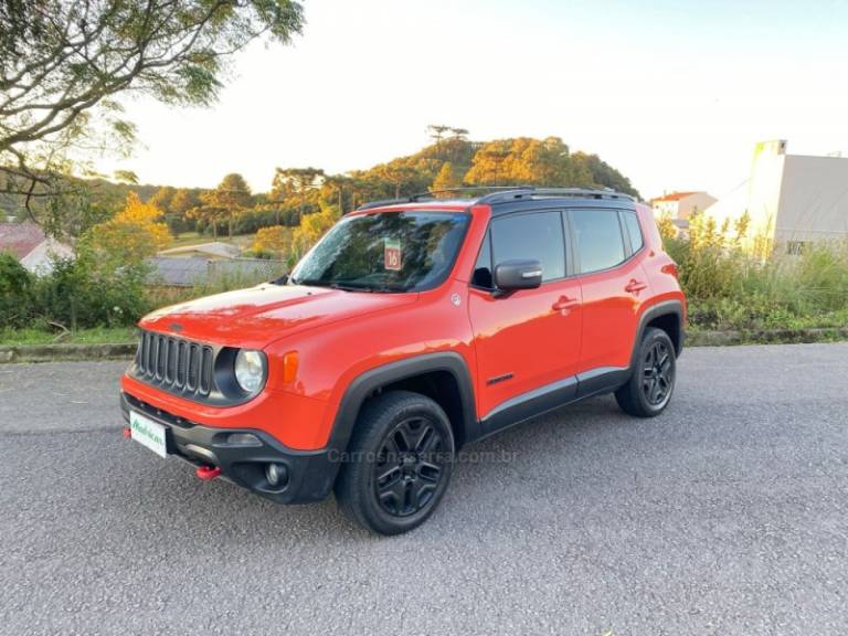 JEEP - RENEGADE - 2015/2016 - Laranja - R$ 83.000,00