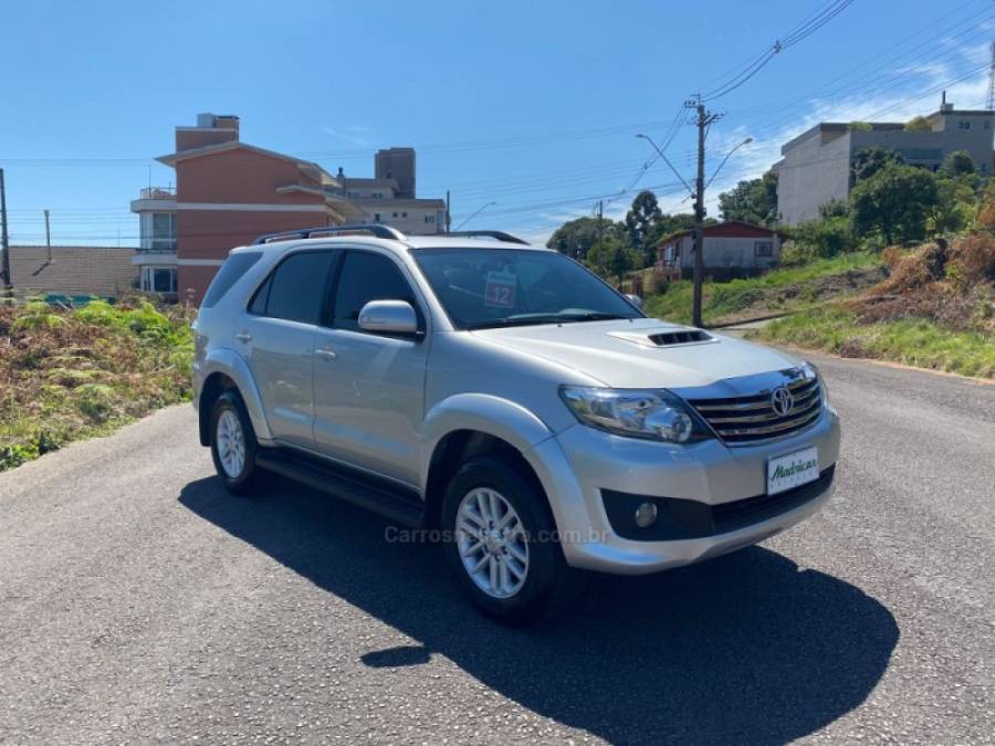 TOYOTA - HILUX SW4 - 2012/2012 - Prata - R$ 130.000,00