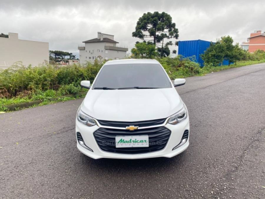 CHEVROLET - ONIX - 2021/2022 - Branca - R$ 84.000,00