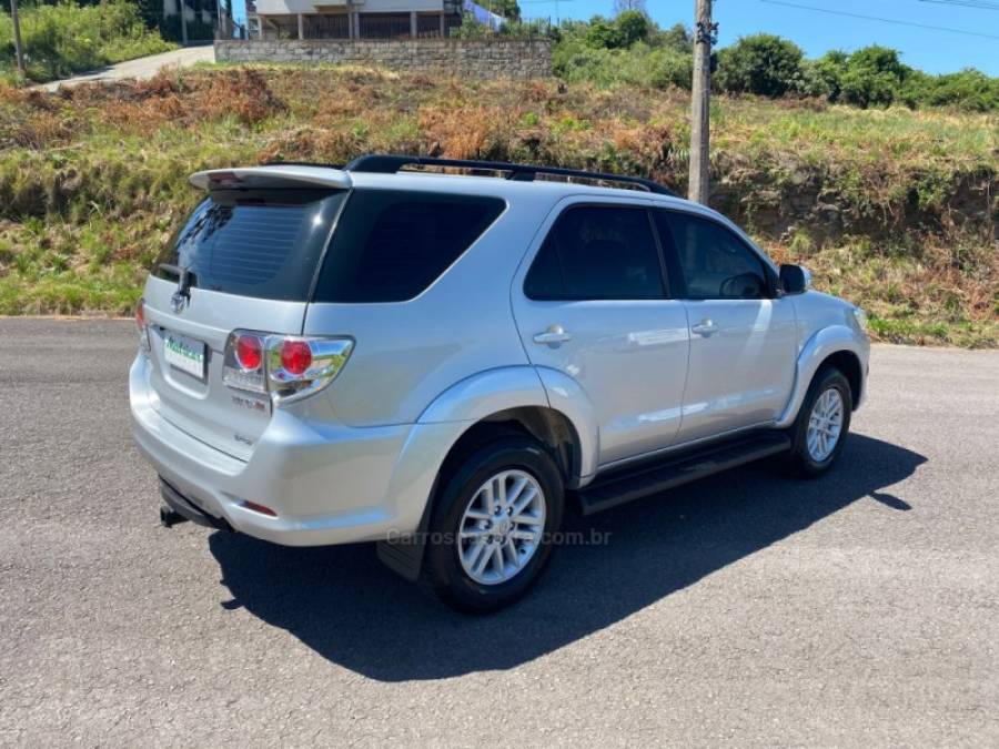 TOYOTA - HILUX SW4 - 2012/2012 - Prata - R$ 130.000,00
