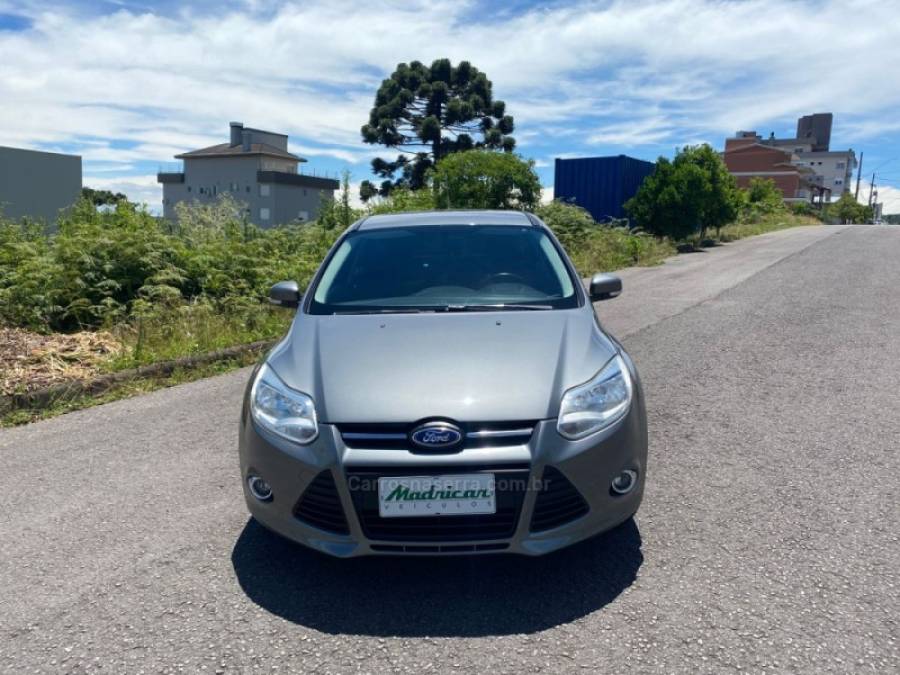 FORD - FOCUS - 2013/2014 - Cinza - R$ 51.000,00